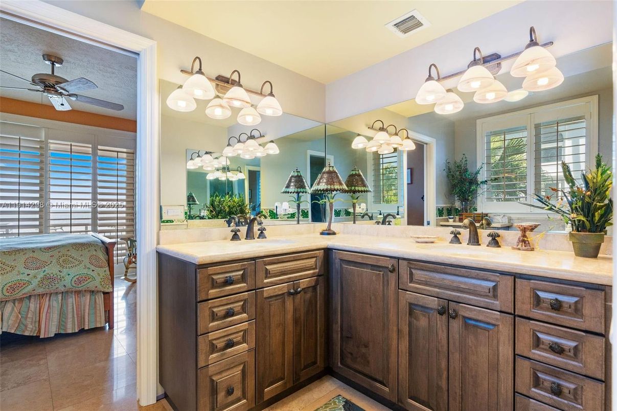 Bathroom, Dual Sink Vanities, Interior