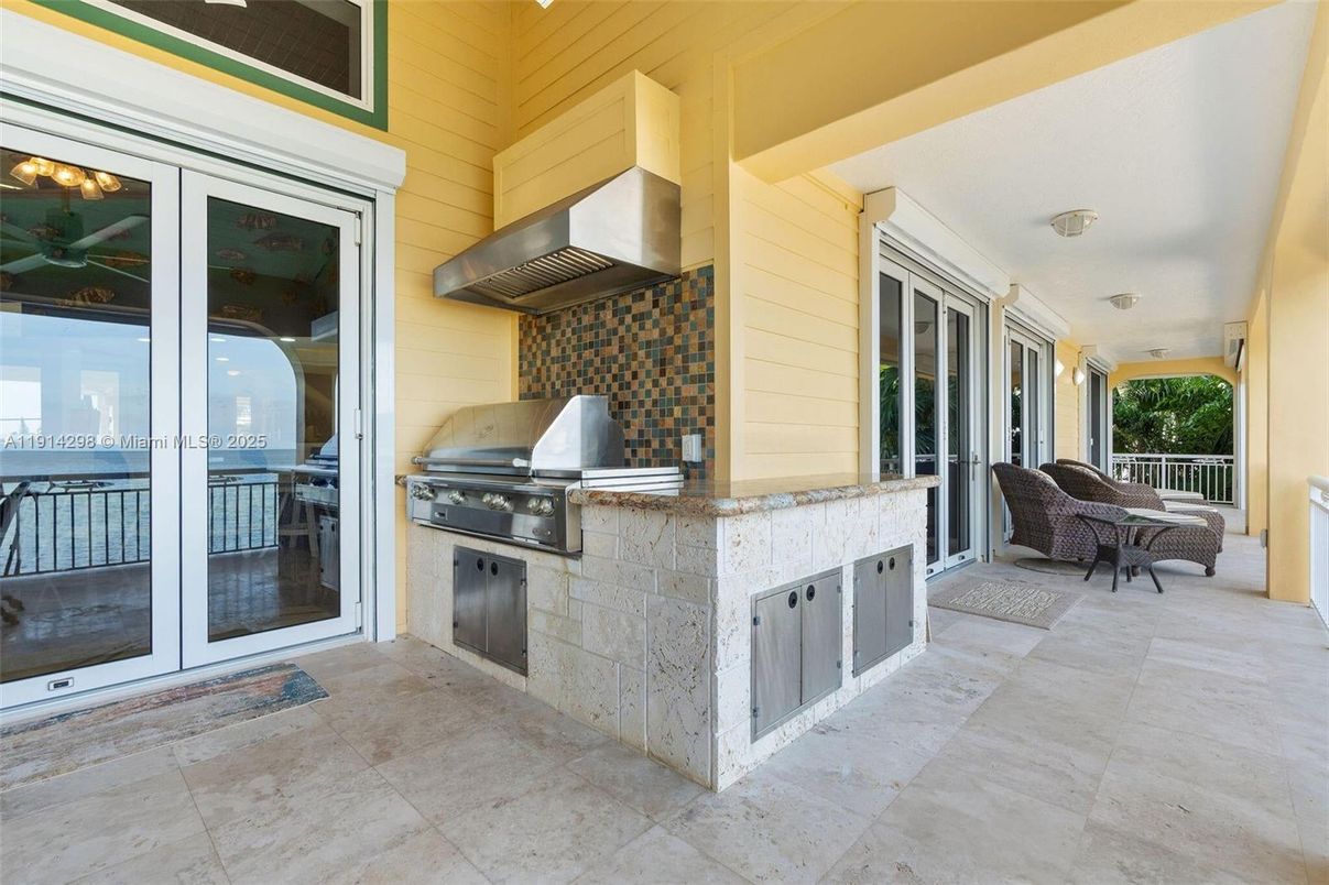 Exterior, Outdoor Kitchen, Water