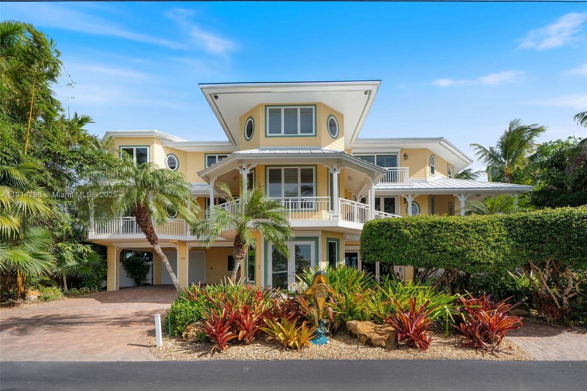 Exterior, Facade, Mediterranean