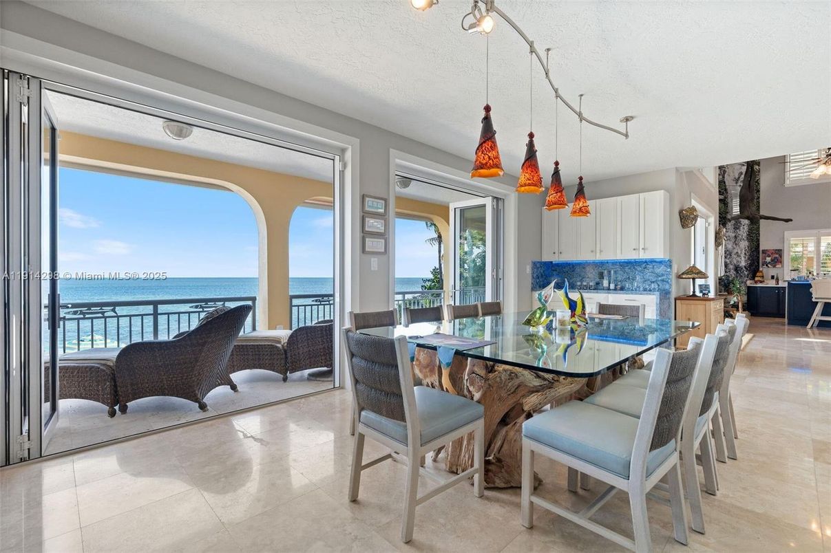 Dining room, Interior, Pendant Lights, Water