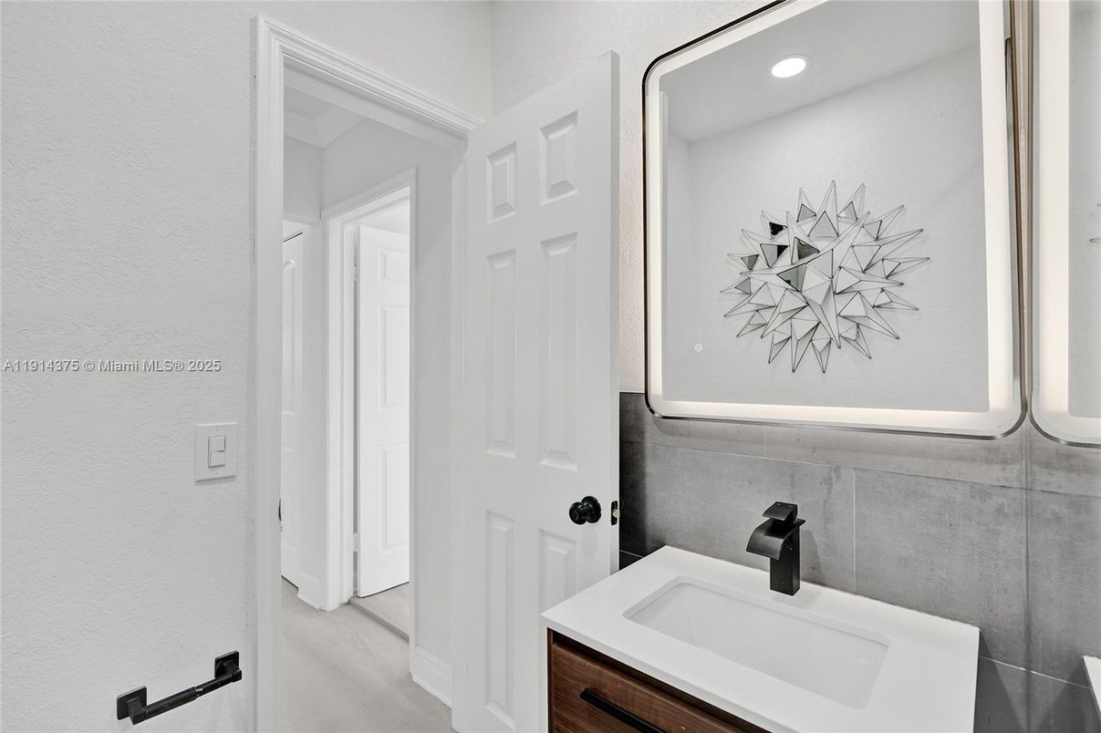 Bathroom, Interior, Recessed Lighting