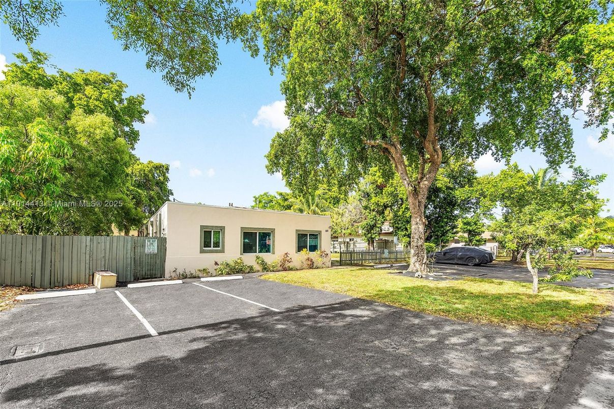 Backyard, Exterior, Facade, Ranch