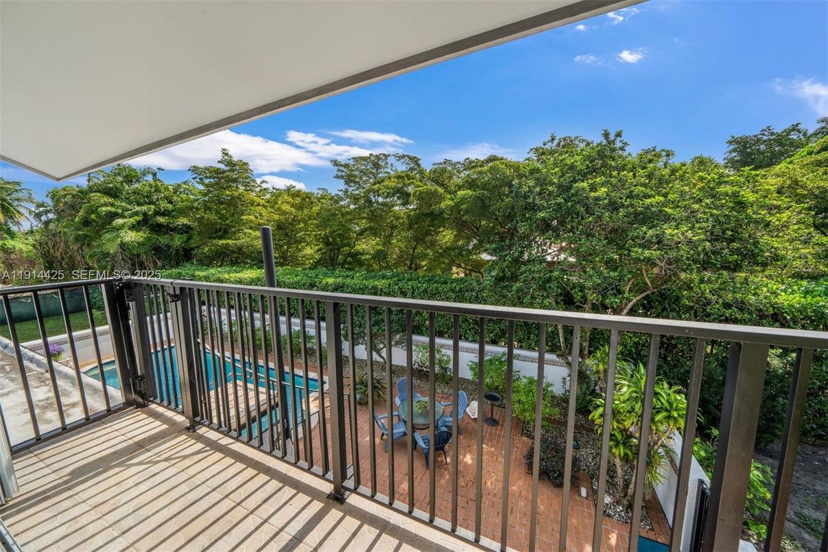 Exterior, Pool, Other