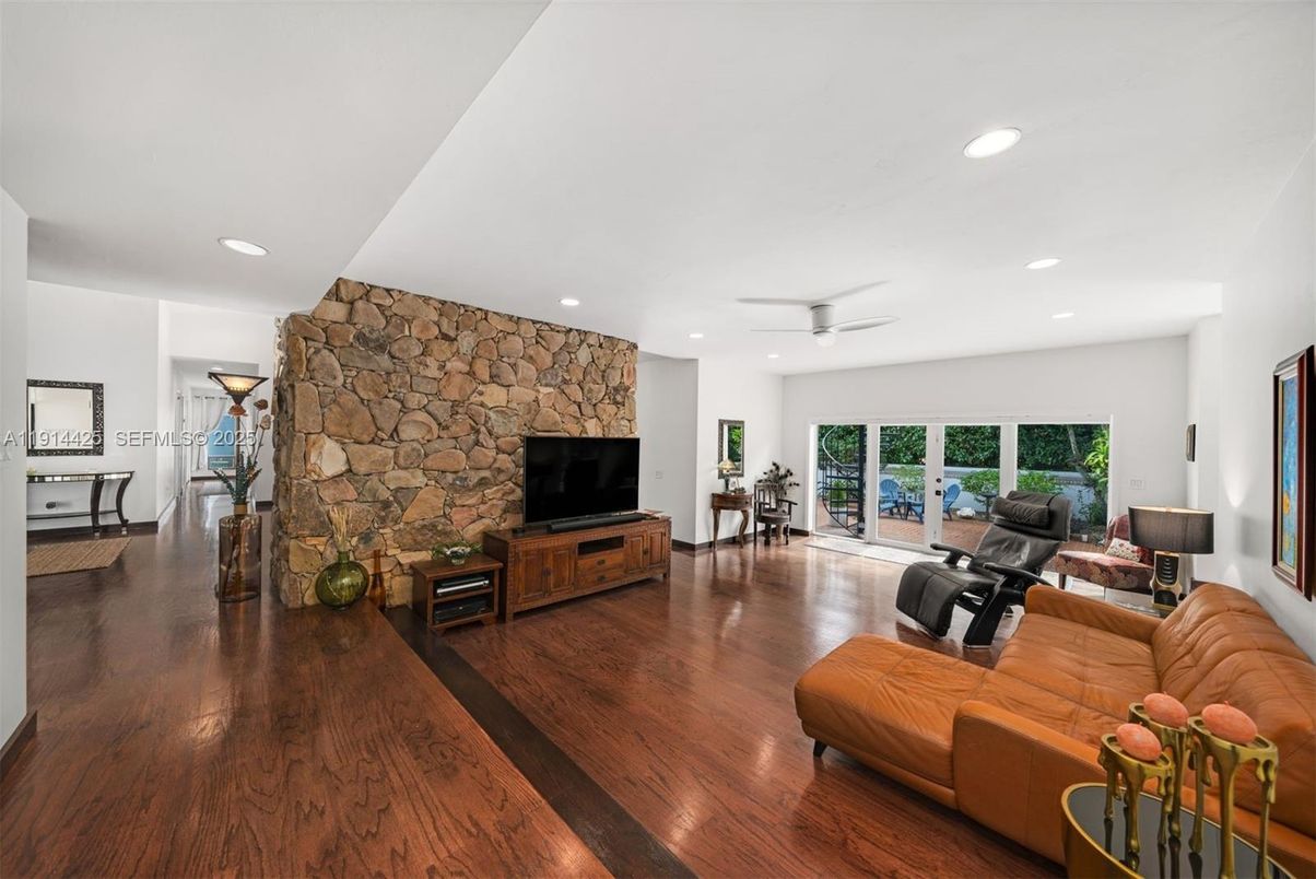 Interior, Living room, Recessed Lighting, Stone Walls, Wood Texture Flooring