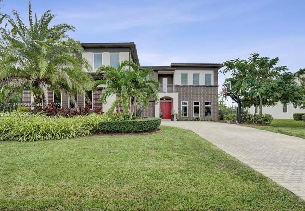 Backyard, Exterior, Facade, Brick Facade, Mediterranean