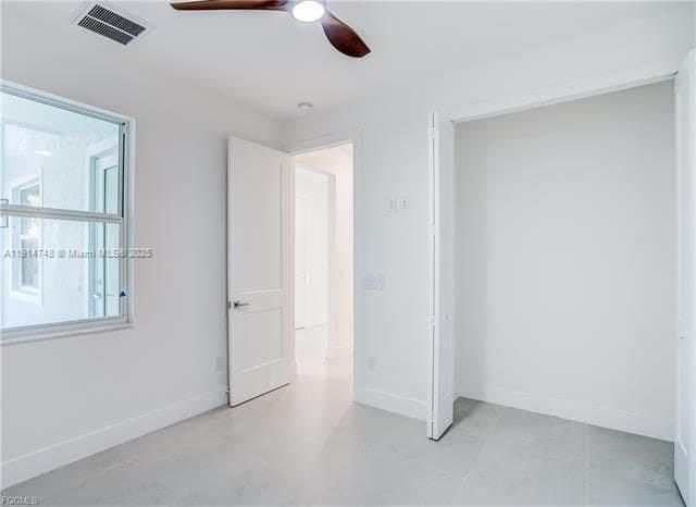 Empty room, Interior