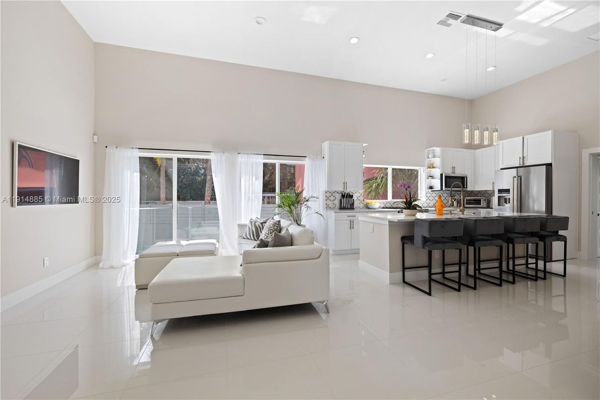 Interior, Kitchen, Living room, Pendant Lights, Recessed Lighting, Stainless Steel Appliances