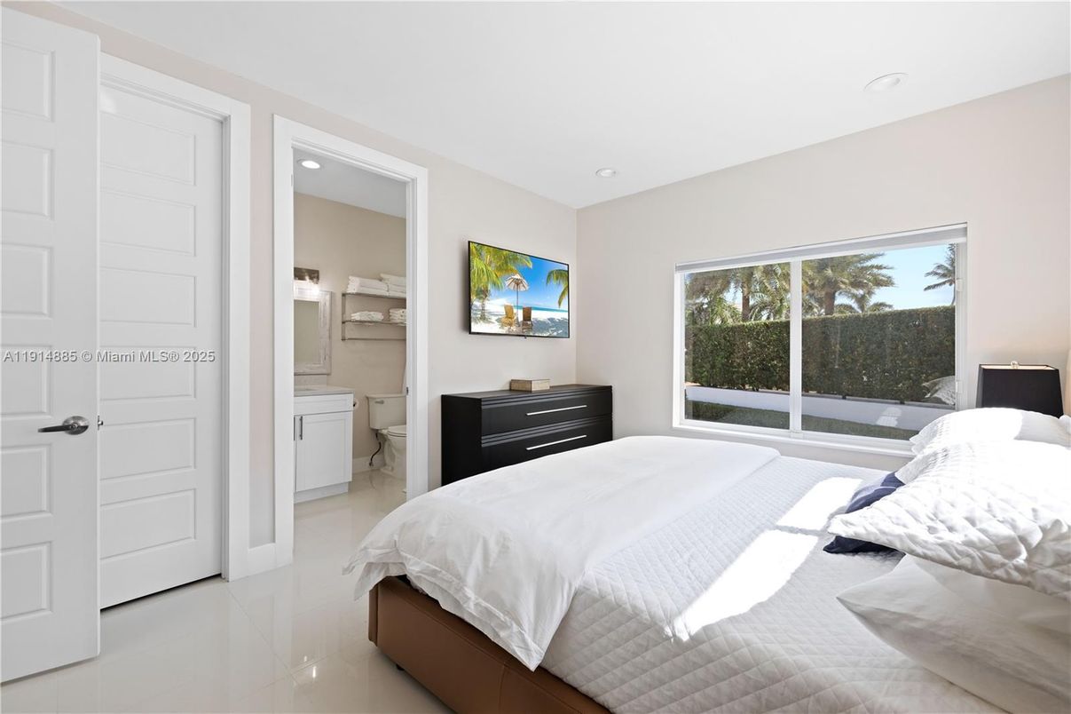 Bathroom, Bedroom, Interior, Recessed Lighting