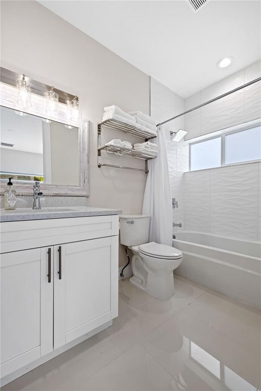 Bathroom, Interior, Recessed Lighting