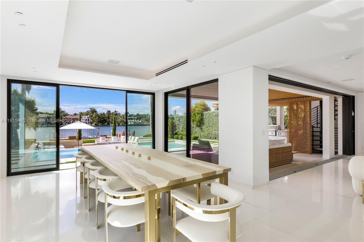 Dining room, Interior, Recessed Lighting, Water
