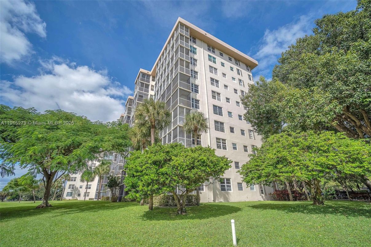 Backyard, Exterior, Facade, Condo Building