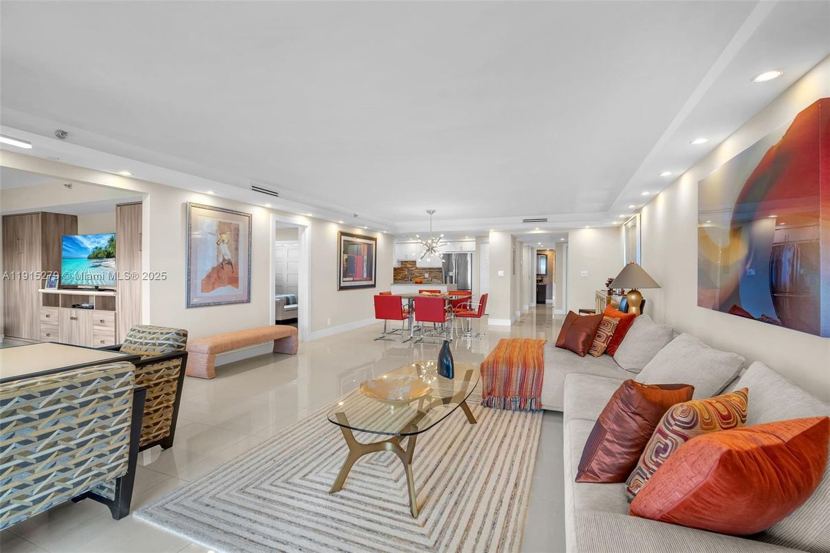 Dining room, Interior, Living room, Pendant Lights, Recessed Lighting