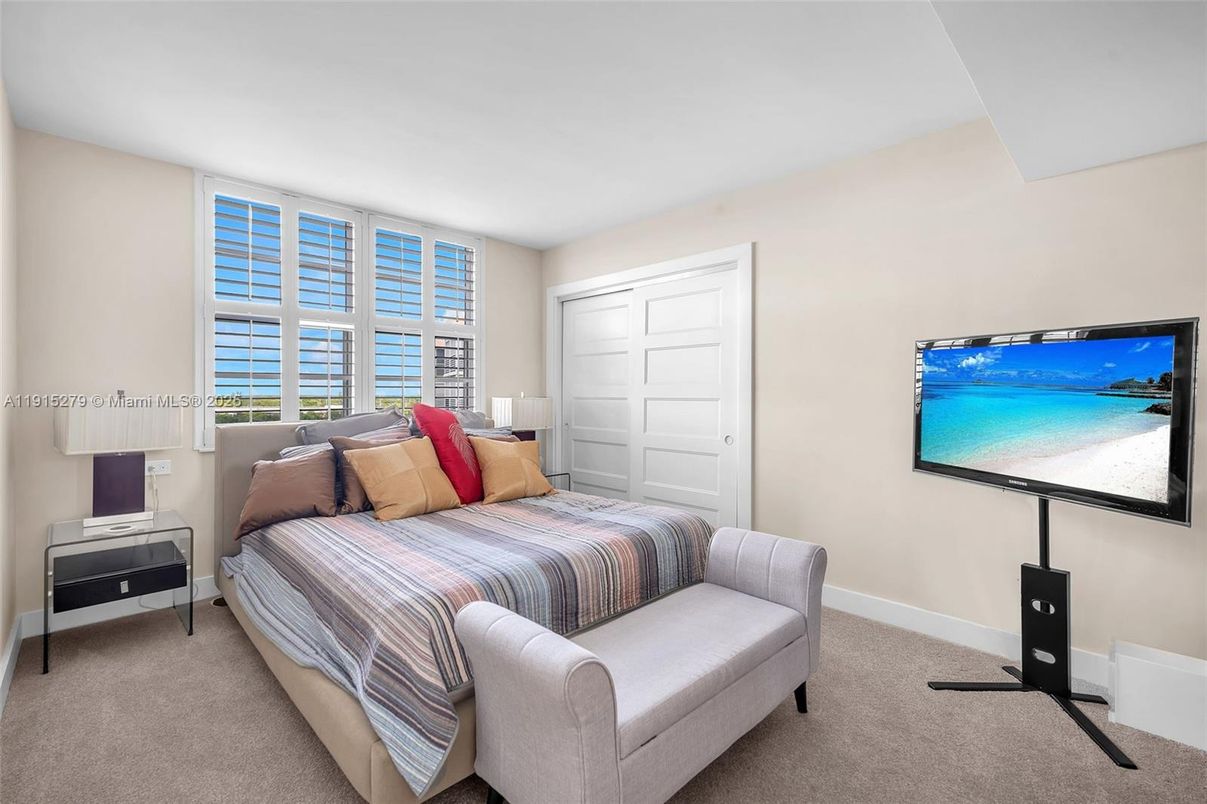 Bedroom, Interior, Water