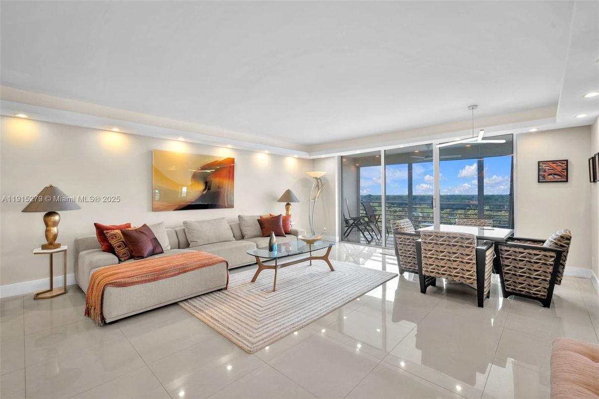 Dining room, Interior, Living room, Recessed Lighting, Water