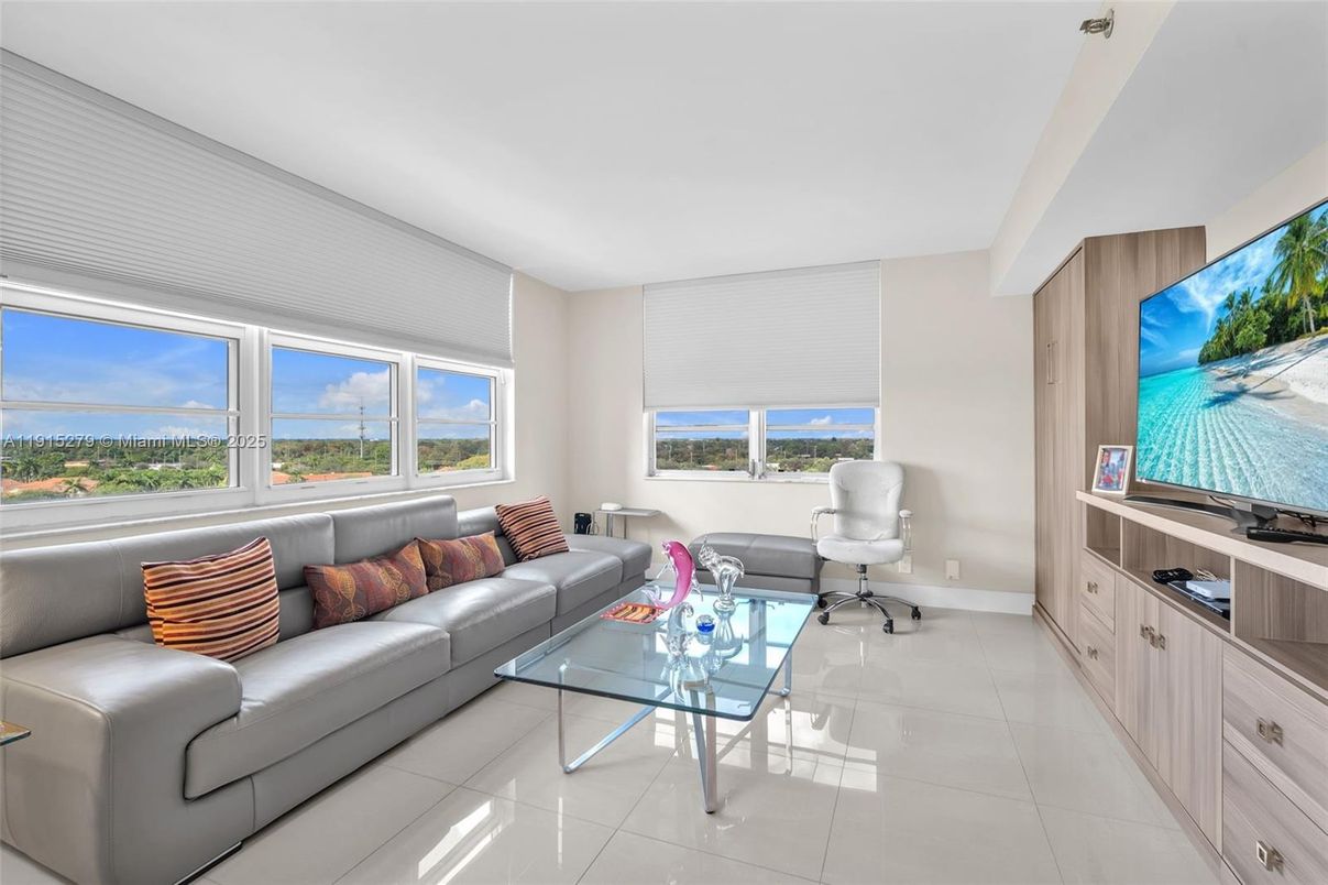 Interior, Living room, Water