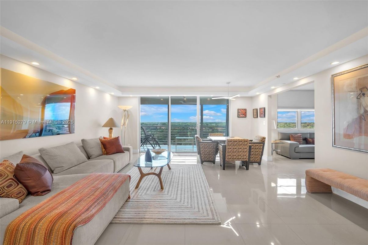 Interior, Living room, Pendant Lights, Recessed Lighting, Water