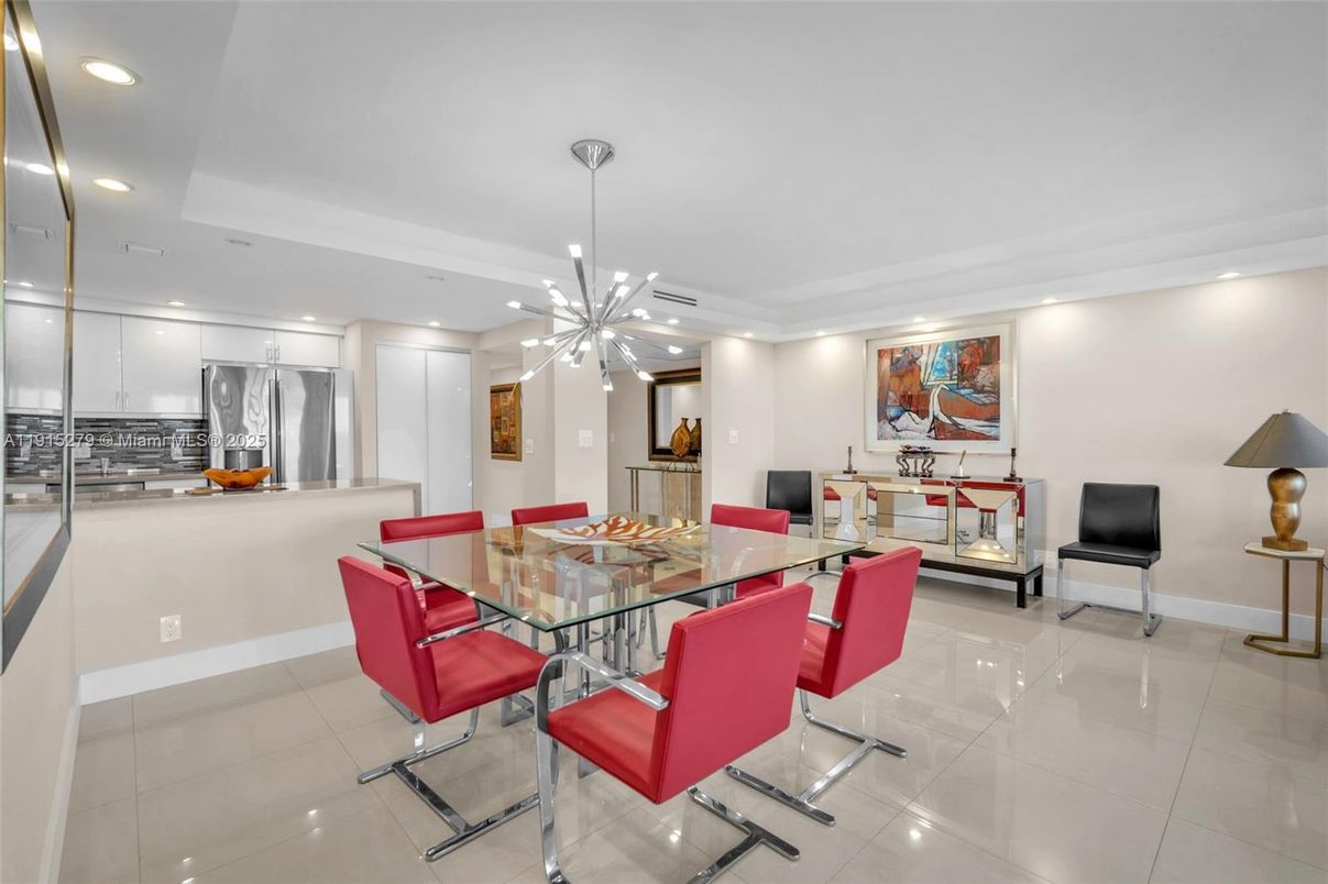 Dining room, Interior, Pendant Lights, Recessed Lighting