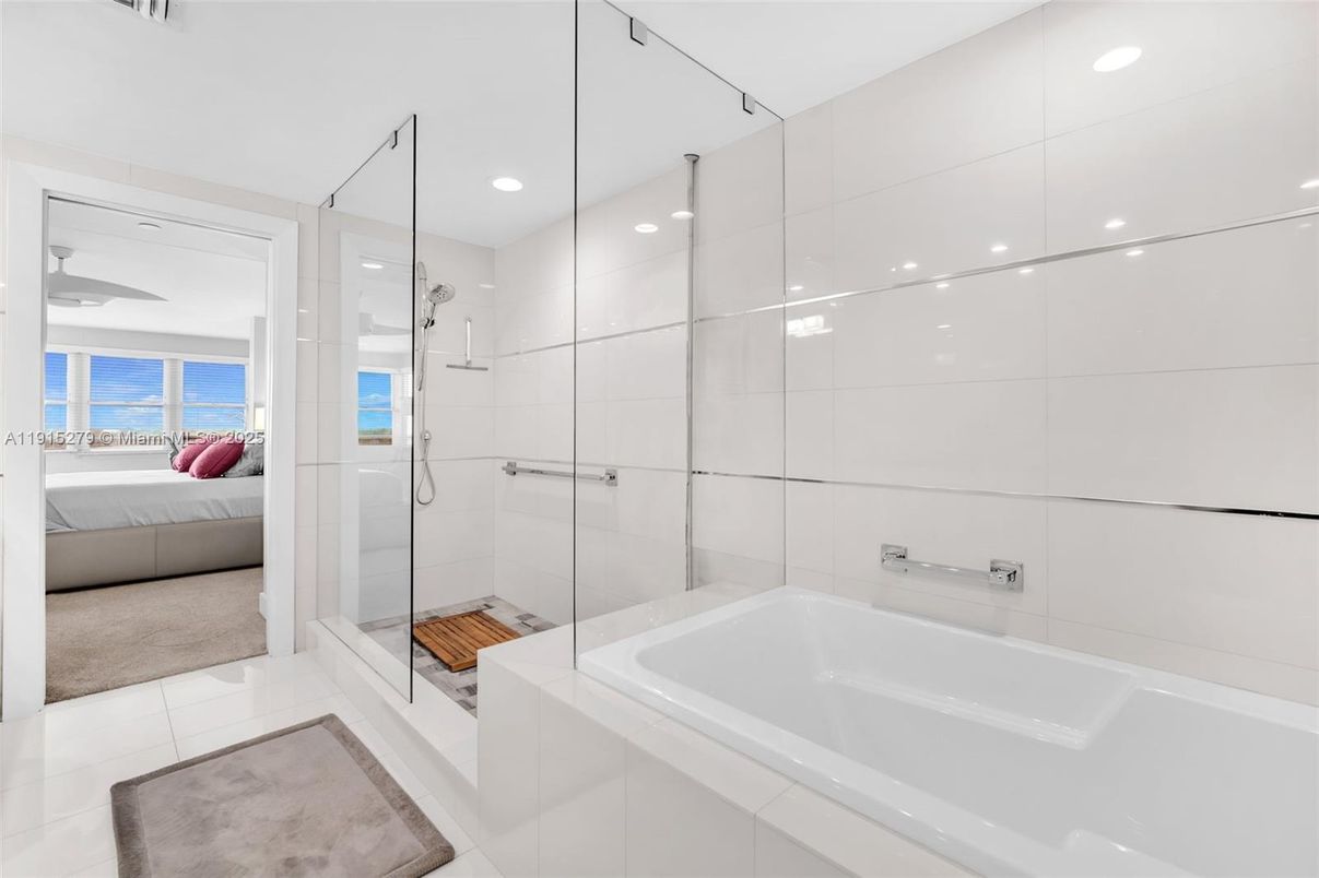 Bathroom, Bedroom, Glass Shower, Interior, Recessed Lighting, Water