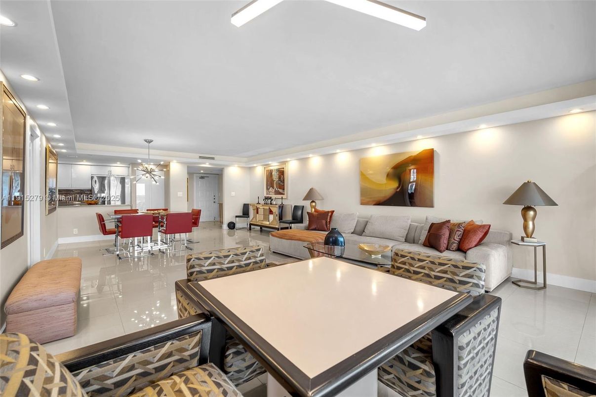 Dining room, Interior, Living room, Pendant Lights, Recessed Lighting