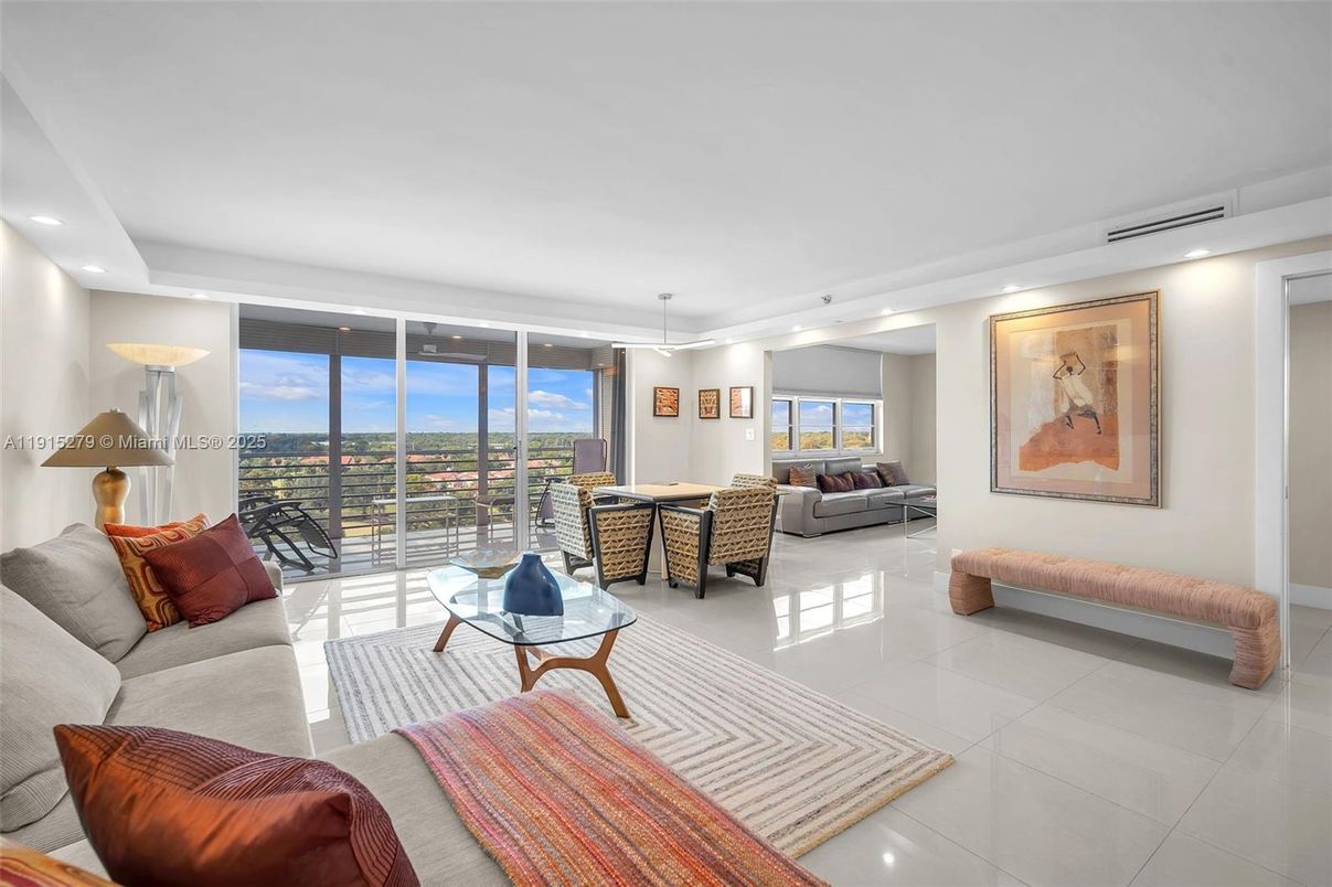 Interior, Living room, Pendant Lights, Recessed Lighting