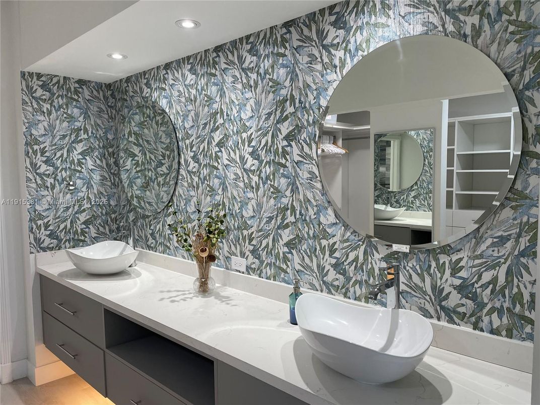 Bathroom, Dual Sink Vanities, Interior, Recessed Lighting