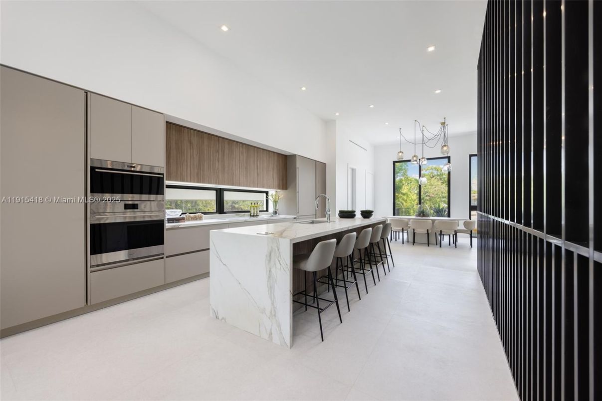 Dining room, Interior, Kitchen, Pendant Lights, Recessed Lighting, Stainless Steel Appliances