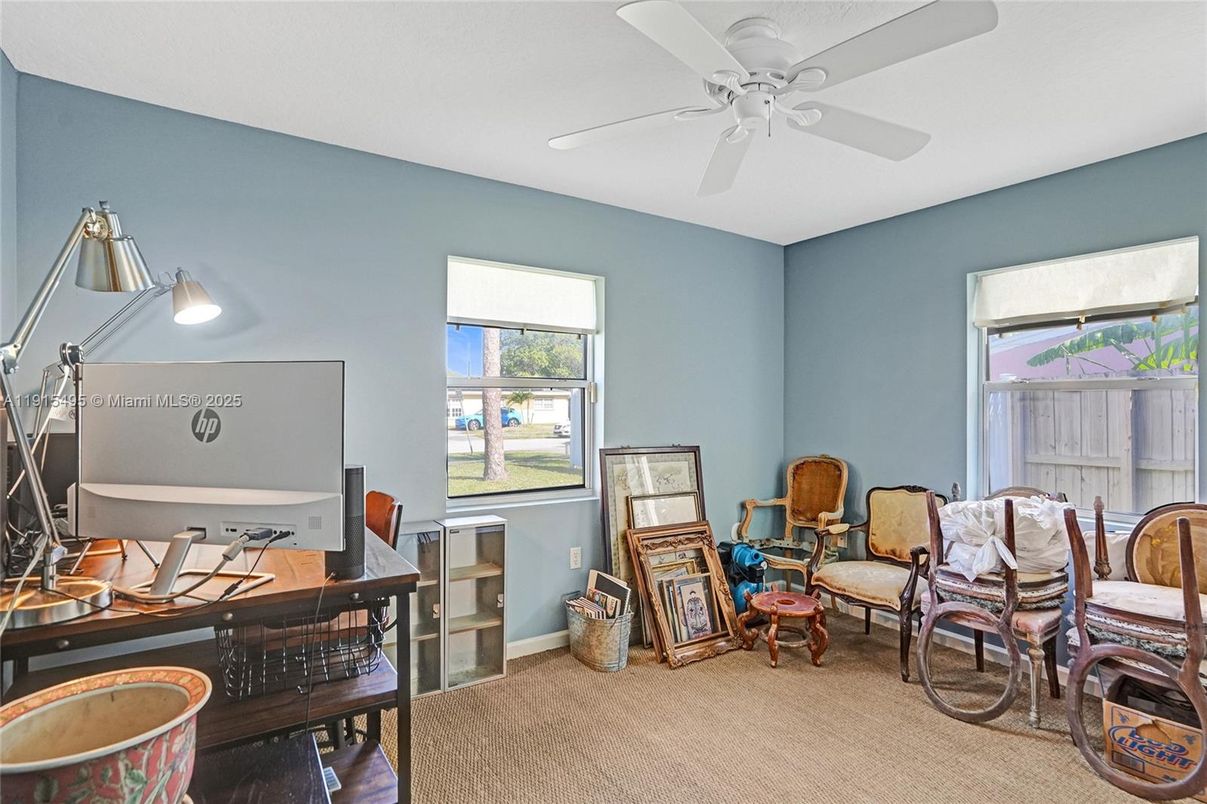 Home Office, Interior