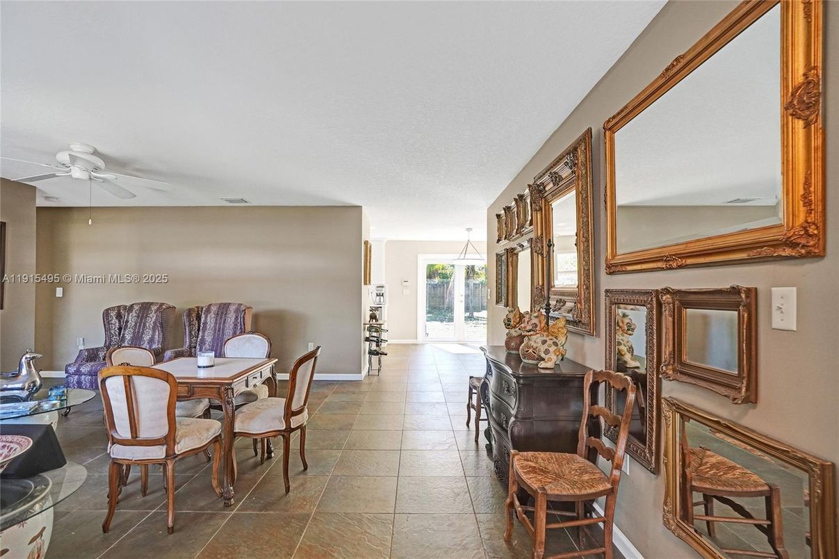 Dining room, Interior