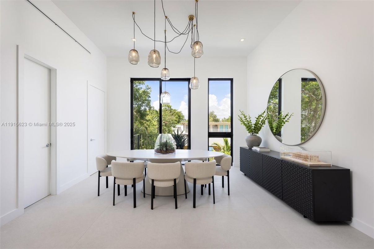 Dining room, Interior, Pendant Lights, Recessed Lighting