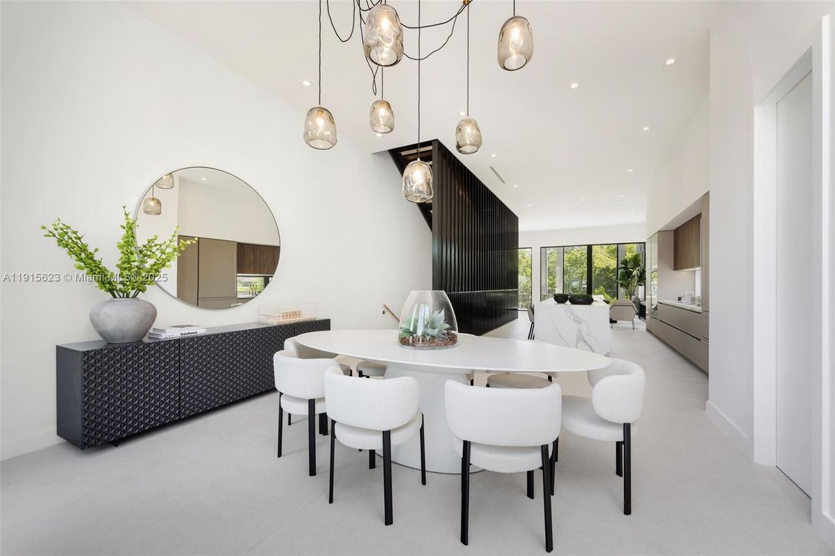 Dining room, Interior, Pendant Lights, Recessed Lighting