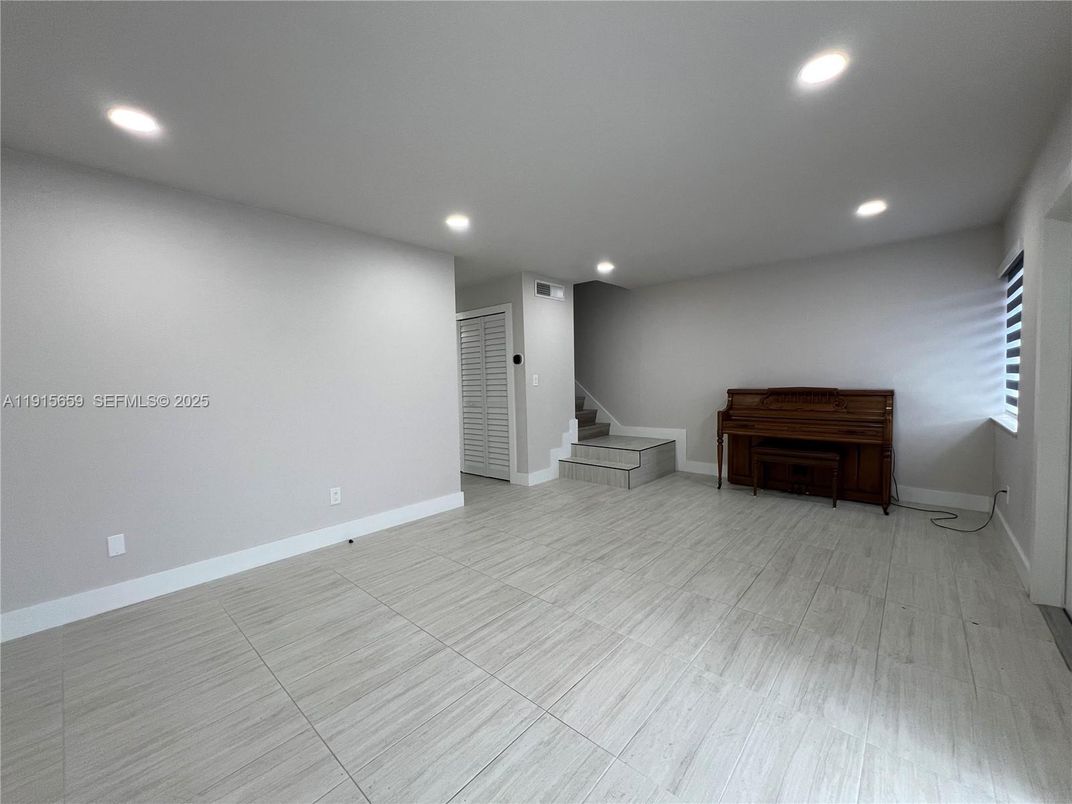 Interior, Piano, Recessed Lighting