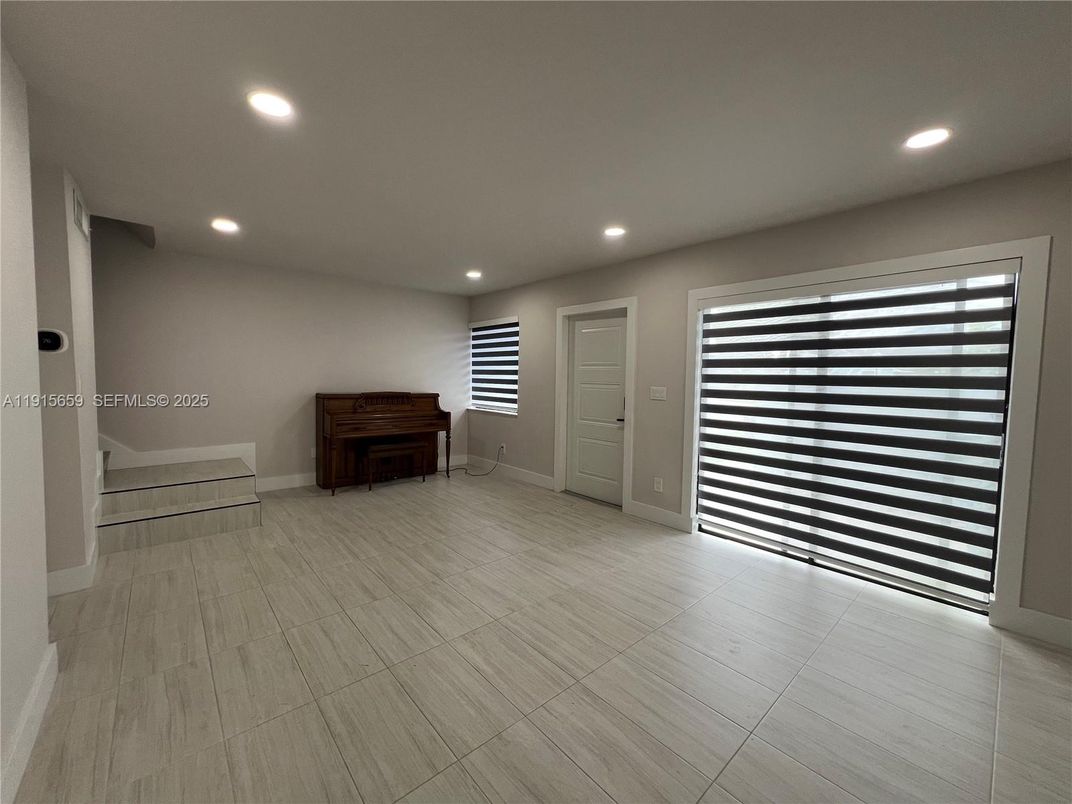 Interior, Piano, Recessed Lighting