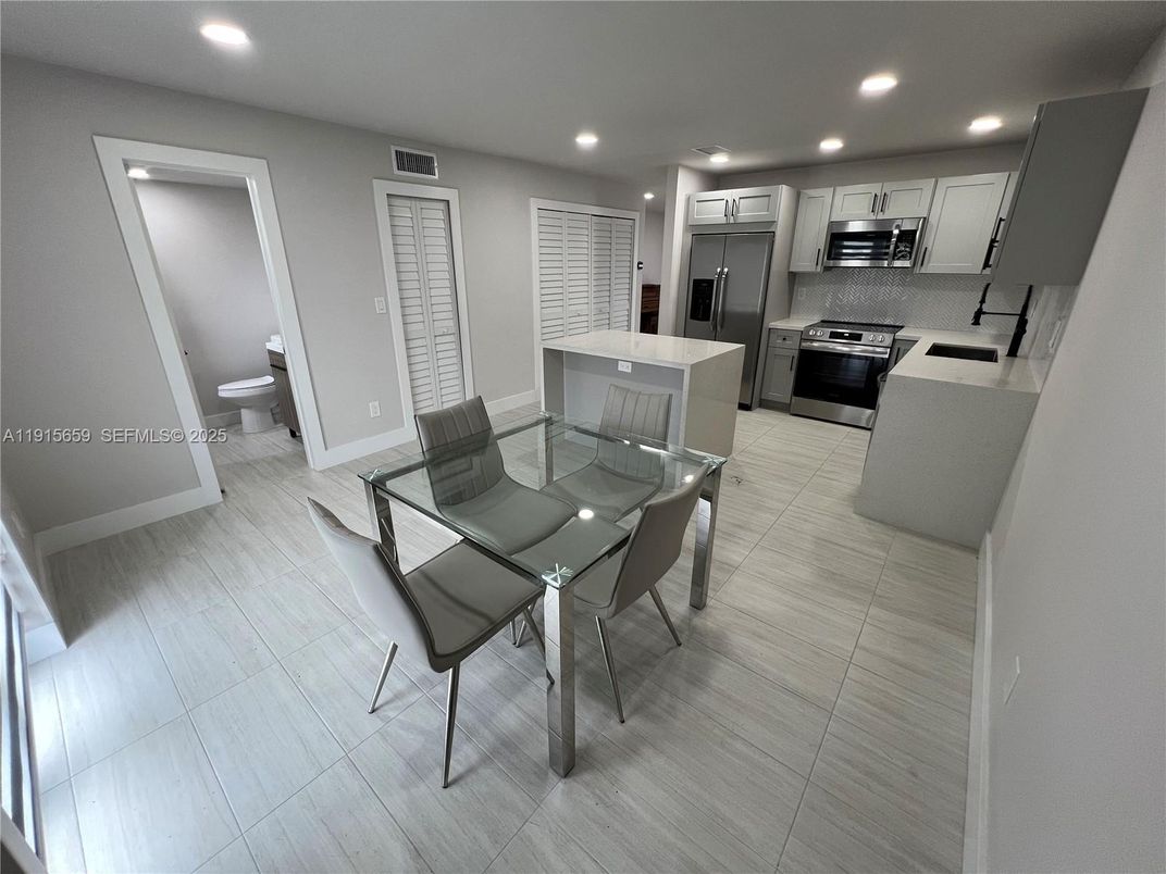 Dining room, Interior, Kitchen, Recessed Lighting, Stainless Steel Appliances