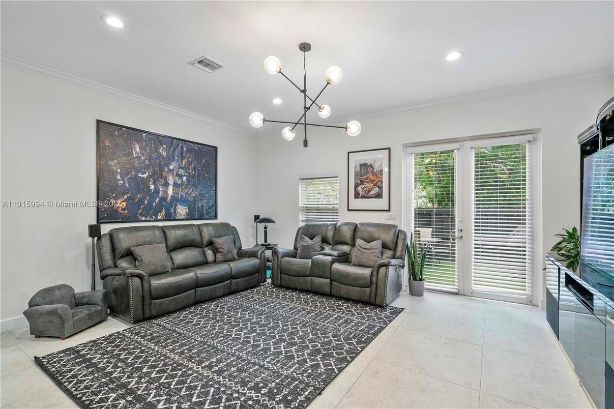 Interior, Living room, Pendant Lights, Recessed Lighting