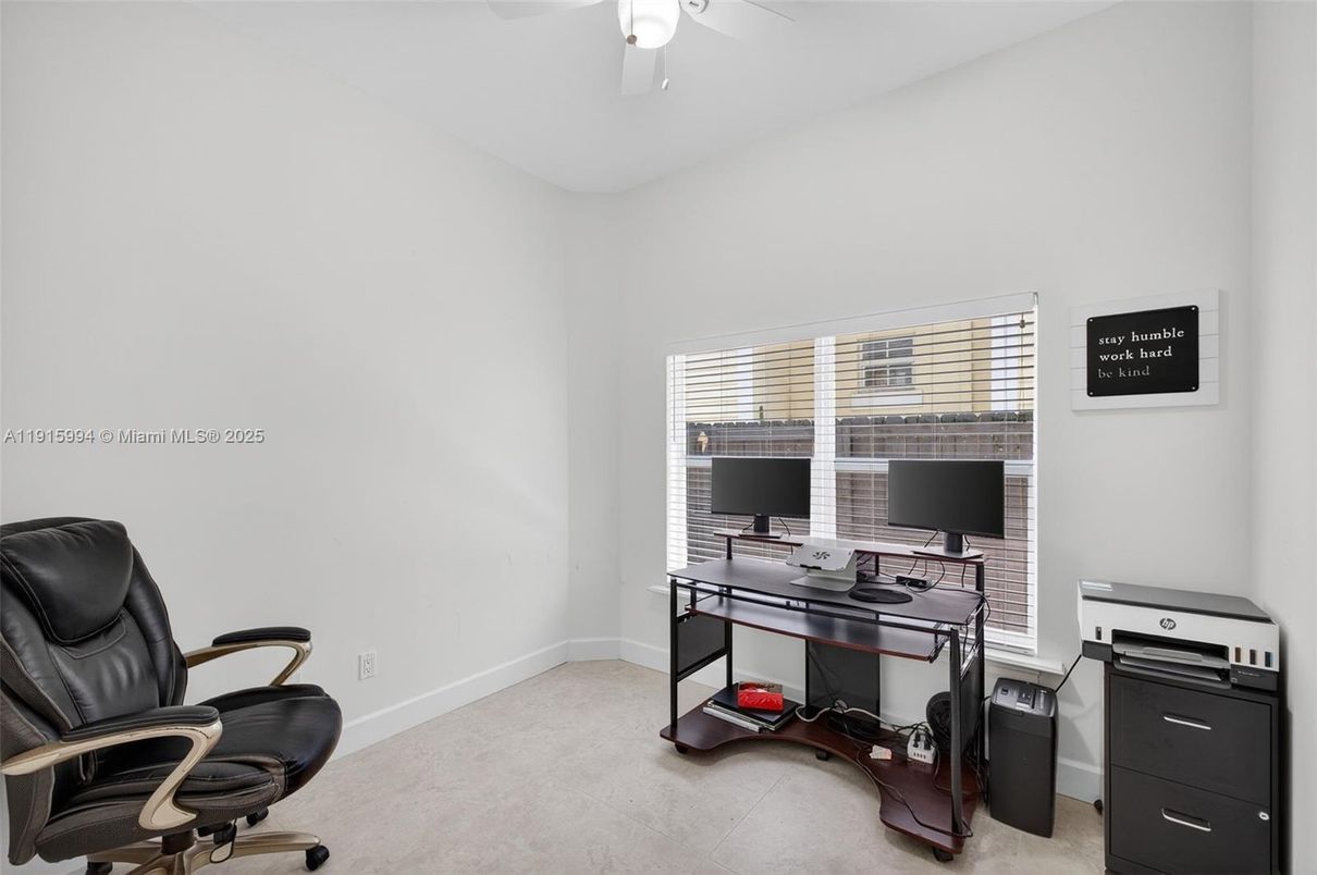 Home Office, Interior