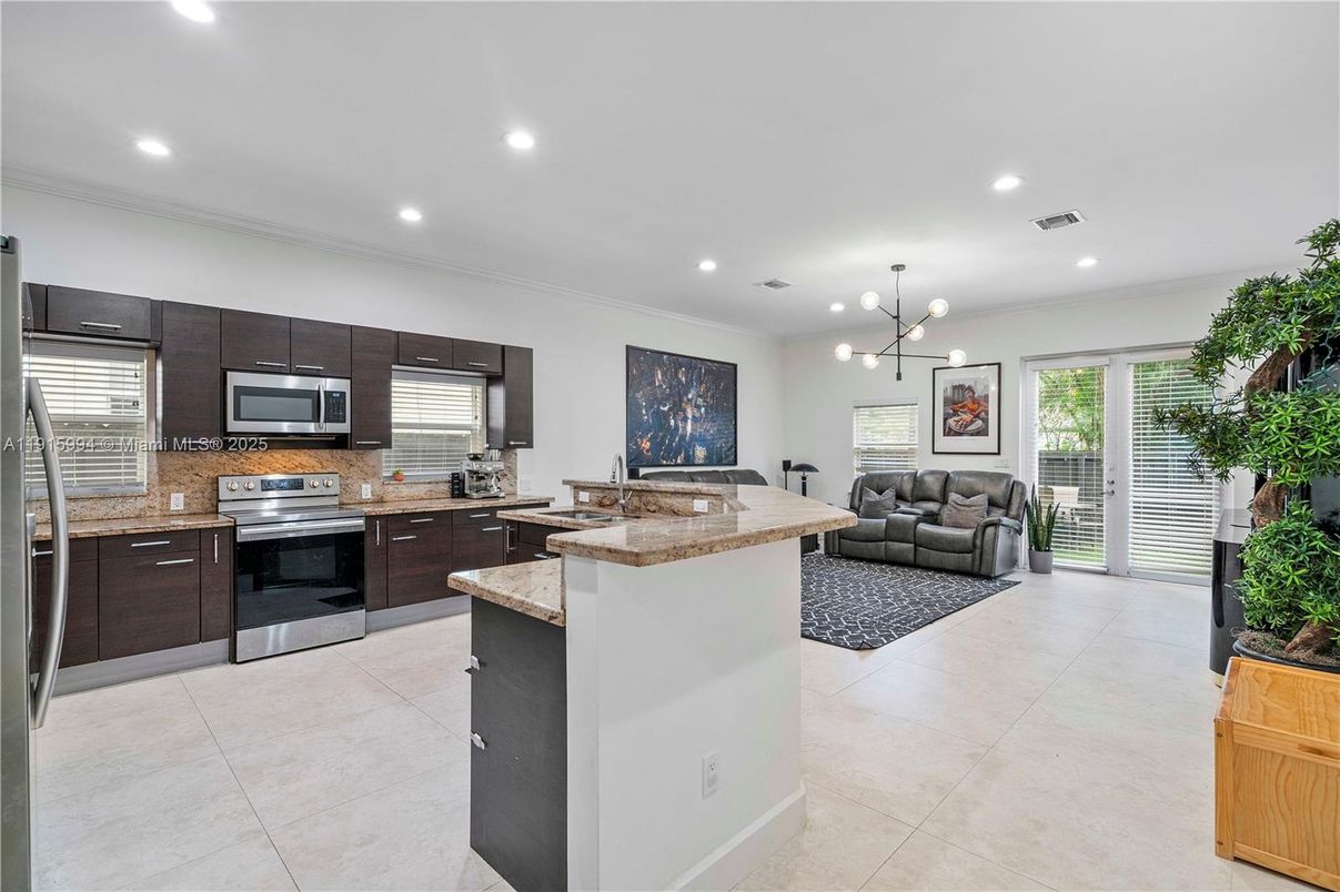 Interior, Kitchen, Living room, Pendant Lights, Recessed Lighting, Stainless Steel Appliances