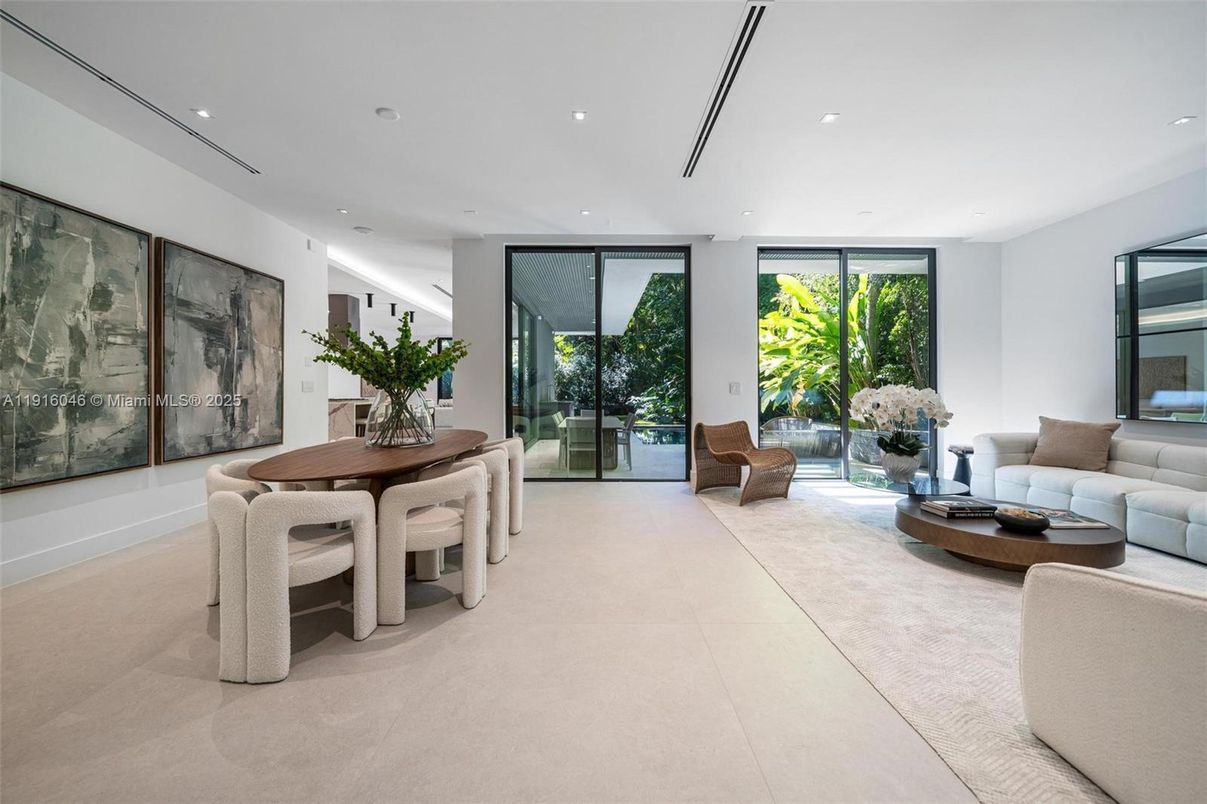 Dining room, Interior, Living room, Recessed Lighting