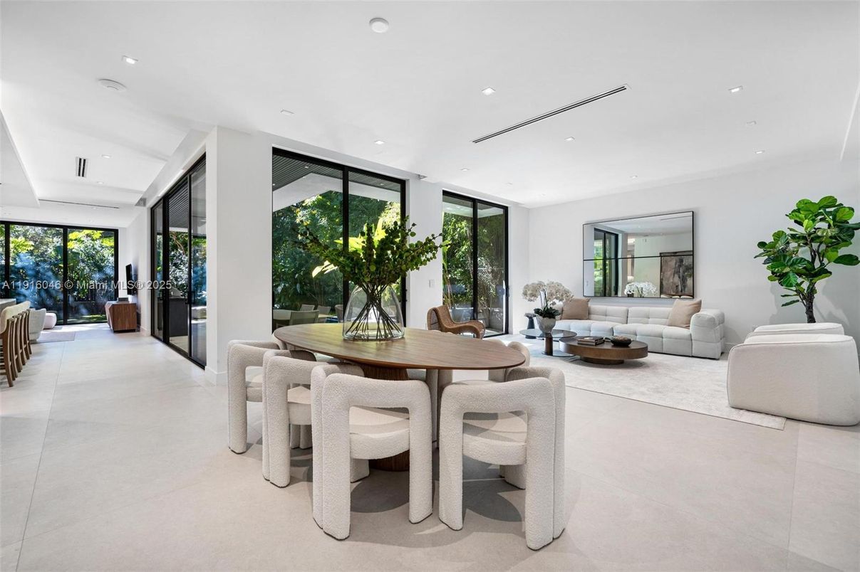 Dining room, Interior, Living room, Recessed Lighting