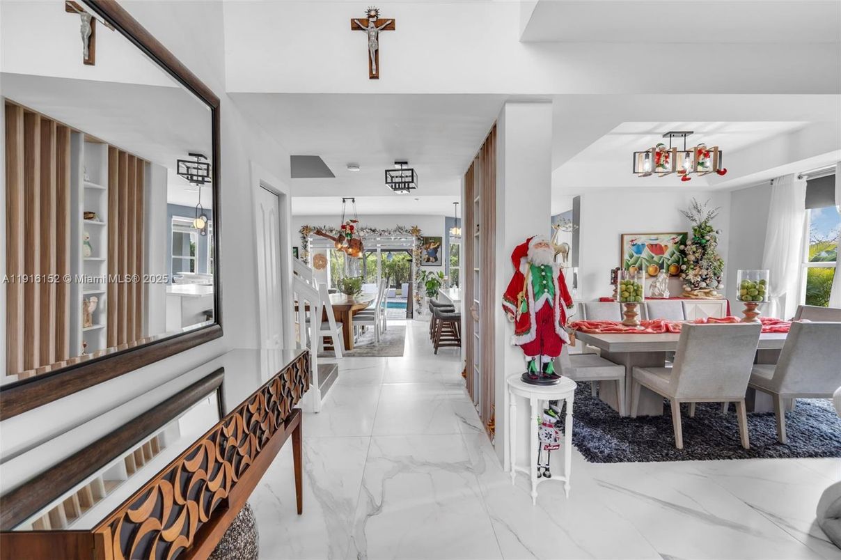 Chandelier, Dining room, Interior, Marble, Pendant Lights