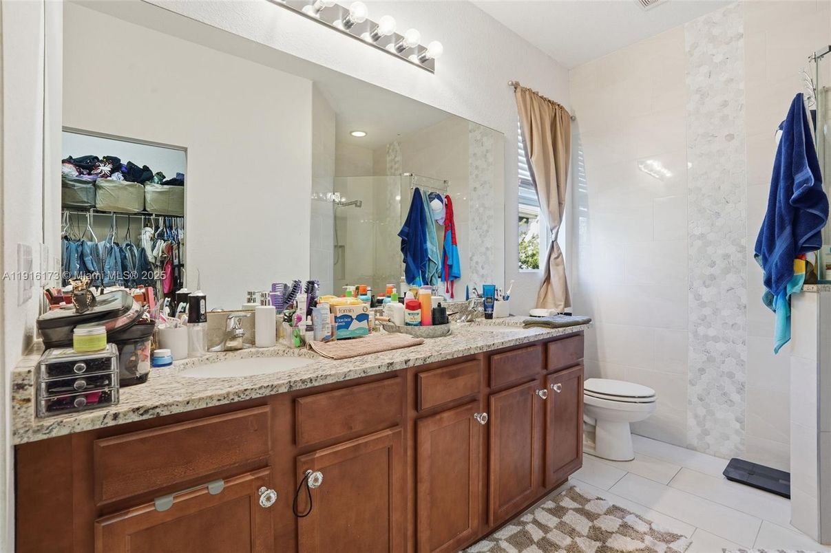 Bathroom, Dual Sink Vanities, Interior