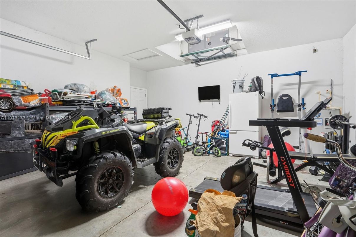 Garage, Interior