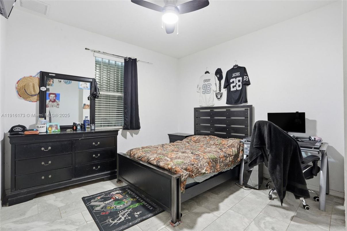 Home Office, Interior