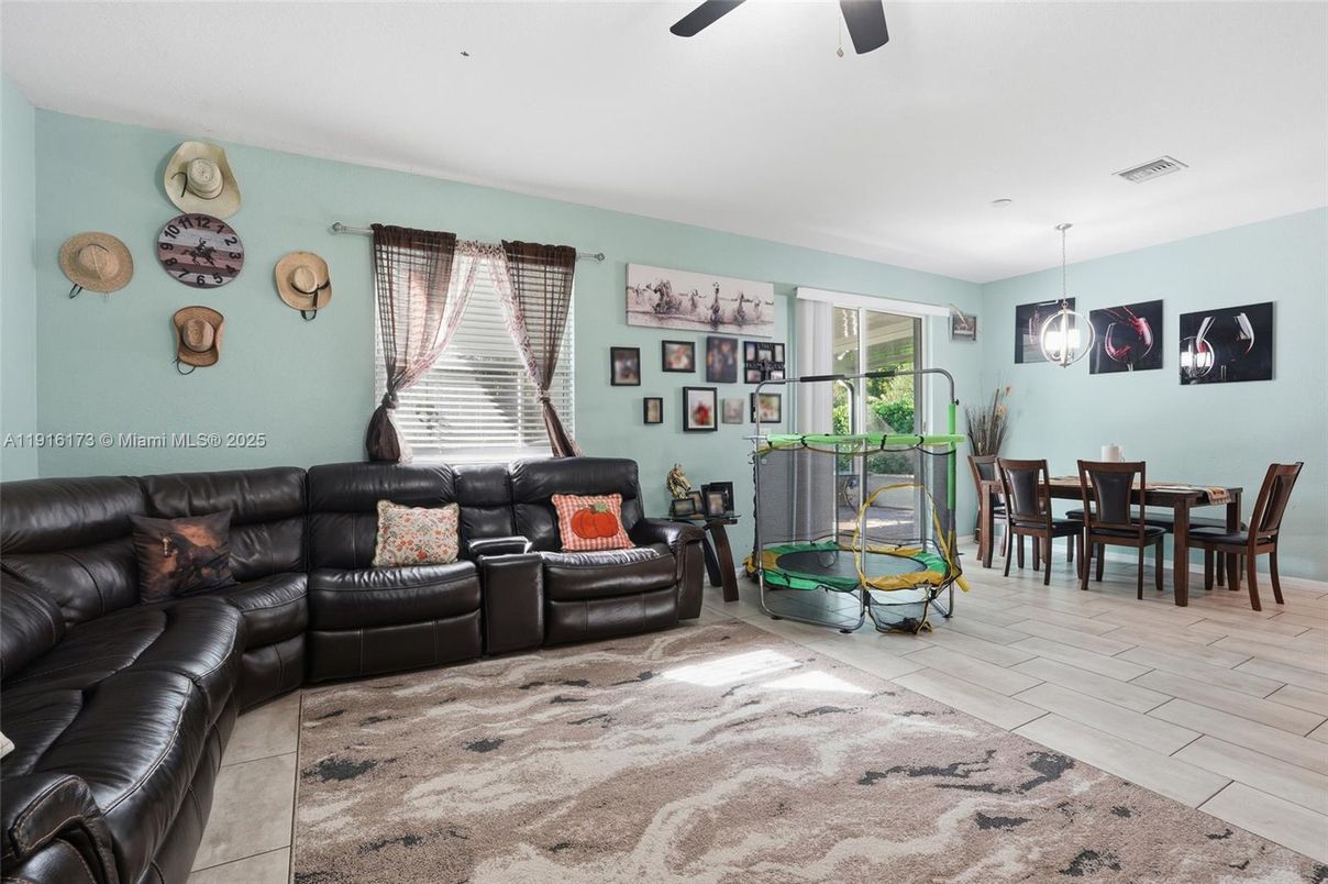 Dining room, Interior, Living room, Pendant Lights
