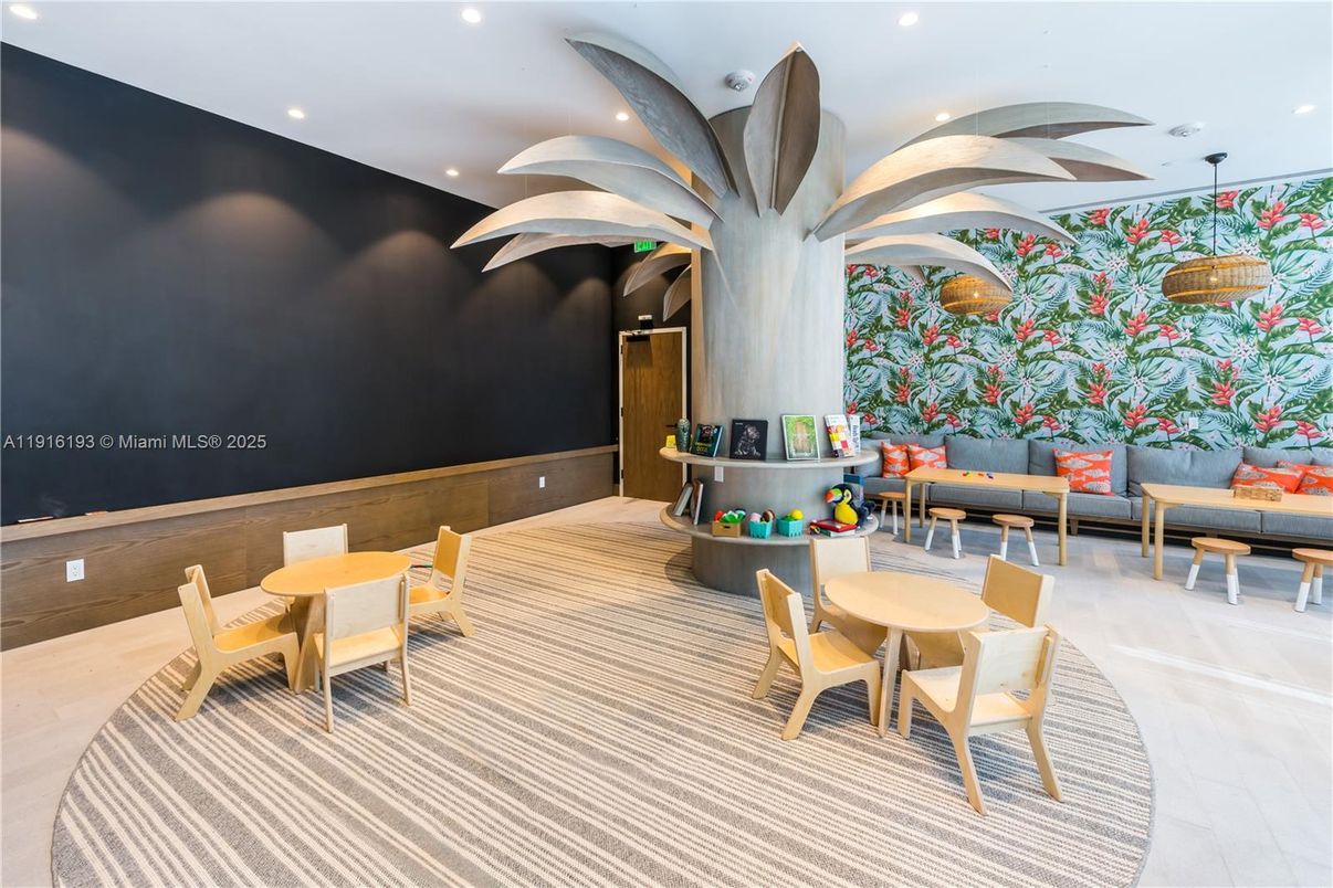 Dining room, Interior, Recessed Lighting