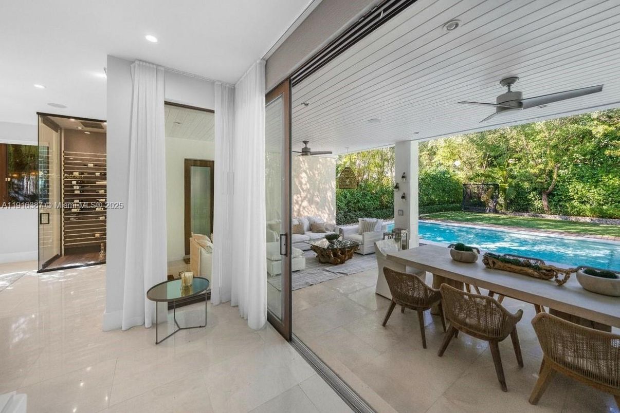 Dining room, Interior, Recessed Lighting