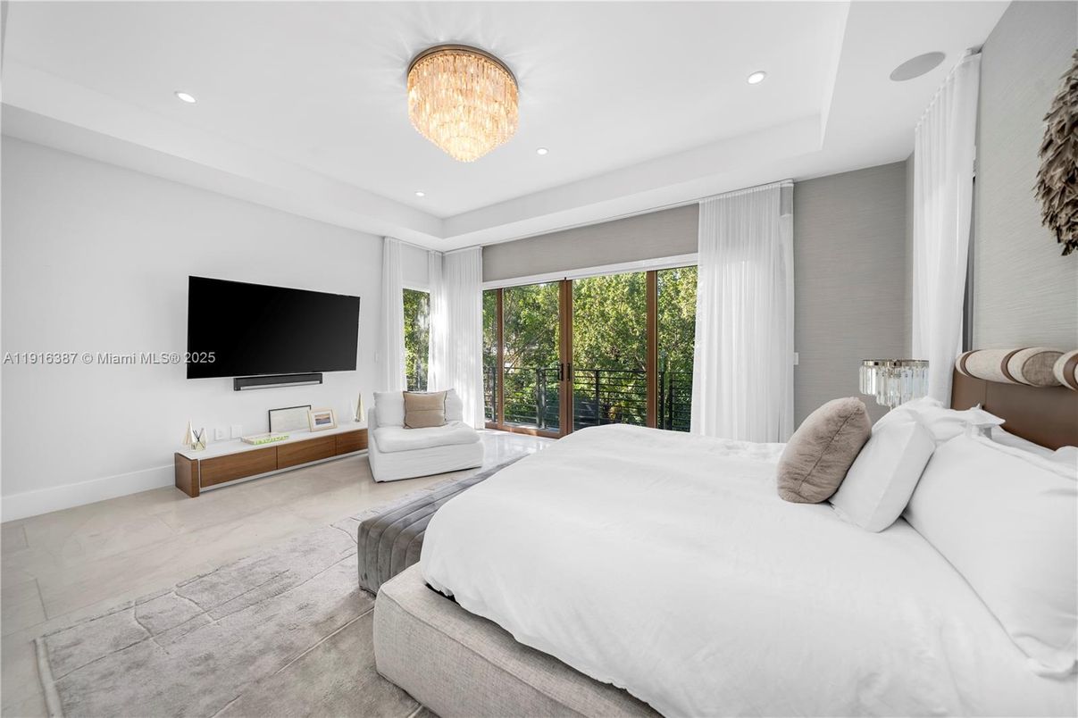 Bedroom, Chandelier, Interior, Recessed Lighting