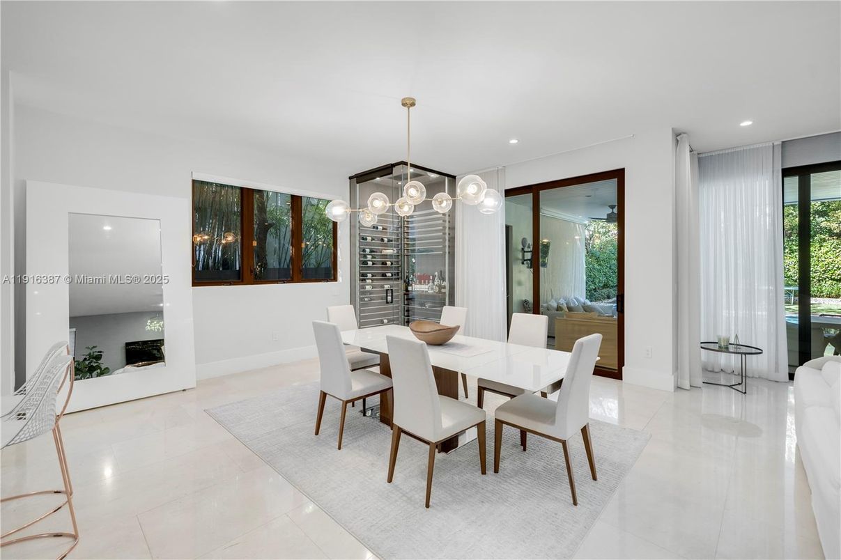 Dining room, Interior, Pendant Lights, Recessed Lighting