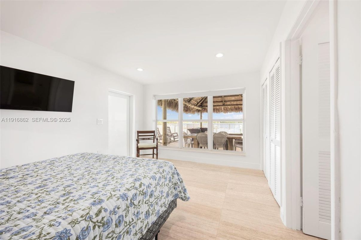 Bedroom, Interior, Recessed Lighting, Water