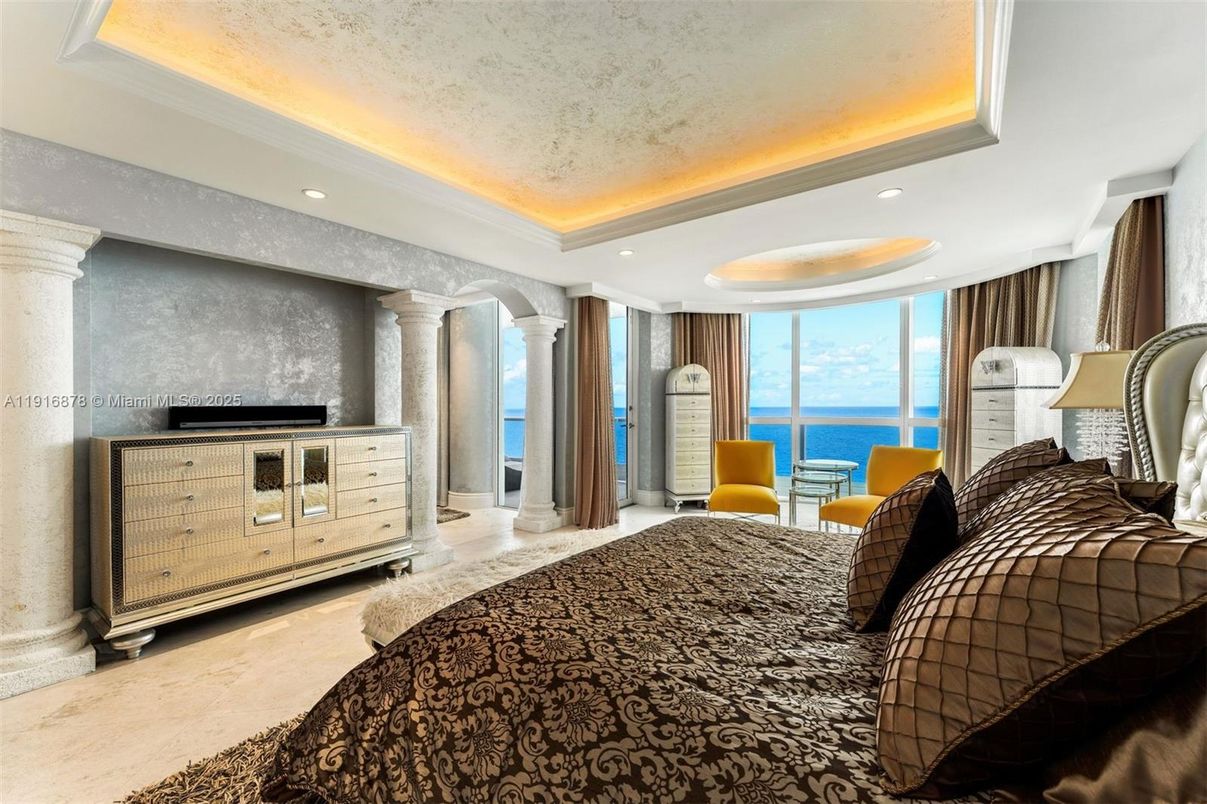 Bedroom, Interior, Recessed Lighting, Water