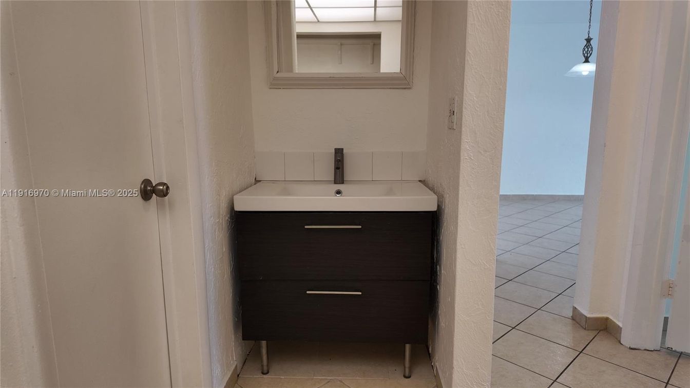 Bathroom, Interior, Pendant Lights